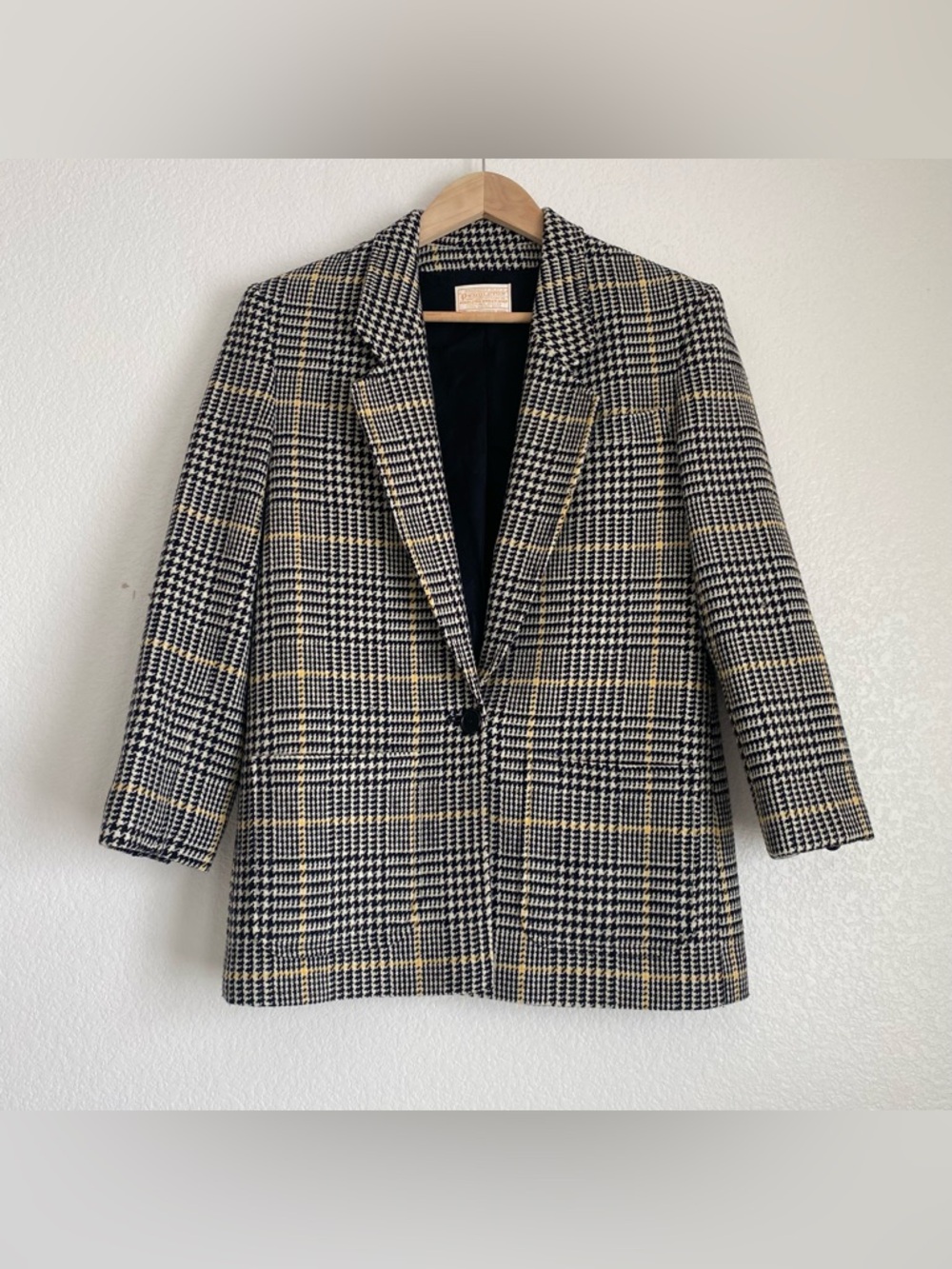 Vintage Pendleton Hounds-tooth Blazer, 6
100% Virgin Wool